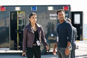 Oliver (Brandon Jay McLaren), Zara (Nazneen Contractor)