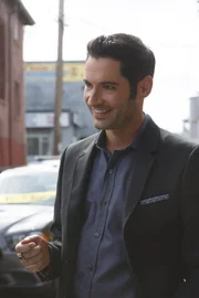 Während Lucifer (Tom Ellis) versucht, mehr wie Dan zu sein, macht Chloe erstaunliche Entdeckungen den Mord an ihrem Vater betreffend ...