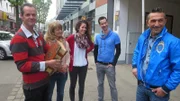 Von links: Norbert, Kordula, Janina, Marcel und Trödelexperte Mauro Corradino.Von links: Norbert, Kordula, Janina, Marcel und TrĂ¶delexperte Mauro Corradino.