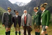 Sepp Forcher mit den "Hollerschnapszuzler" beim Bodensee.