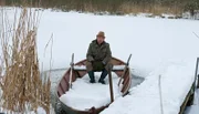 Adsche (Peter Heinrich Brix) weiß nicht, wie er seine Freizeit verbringen soll.