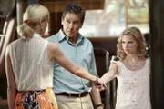 Brick (Tim Matheson, M.) und Magnolia (Claudia Lee, r.) müssen schnell feststellen, dass Hausarbeit doch gar nicht so leicht ist. Mit einem Plan versuchen sie Lemon (Jaime King, l.) wieder nach Hause zu locken ...