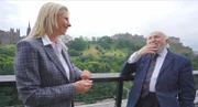 Großbritannien-Korrespondentin Eva Pöcksteiner mit Richard Demarco alias Mr. Festival , der 91-Jährige ist seit der ersten Stunde Teil des Edinburgh Festival und kennt Entstehungsgeschichte wie kein anderer.