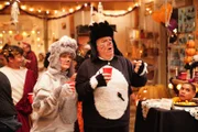 (v.l.nr.) Deb (Nancy Lenehan); Kent (Jim O'Heir ); Brandon (Langston Kerman)