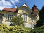 Die Villa Bajadere in Neuhaus, einst für Sommerfrischler zu mieten, liebevoll renoviert vom heutigen Eigentümer.