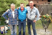 Trödelprofi Otto Schulte (Mitte) mit Uwe (50) und Maik (44)