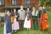 Sepp Forcher mit der Grazer Festtagsmusi.