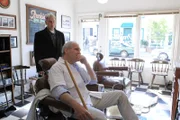 Der Medienrummel um einen Mörder bringt den Friseur von Gibbs dazu, den Ermittler um Hilfe zu bitten. Er möchte auf diese Weise zweifelsfrei ausschließen, dass es sich bei seinem Sohn um den Flüchtigen handelt ...