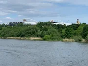 Blick vom Elsterbecken zur Red Bull Arena