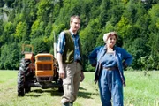Lisbeth Gruber (Monika Baumgartner) und Hans Gruber (Heiko Ruprecht) können es nicht fassen, ihre Felder sind überflutet. Wer trägt daran die Schuld?