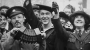 Die Macher des Versailler Vertrages belasten die junge deutsche Demokratie mit einer schweren Hypothek, wie der US-Jurist und Autor James Whitman feststellt: "Sie haben ein Umfeld geschaffen, das den Aufstieg von Kreaturen wie Hitler ermöglicht hat."