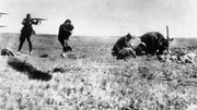 Hinrichtung von Juden aus Kiew durch deutsche Einheiten (Einsatzgruppen) in der Nähe von Ivangorod/Ukraine, 1942.