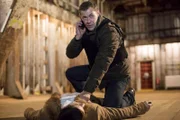 Der Zuhälter Thorsten Schulze wurde tot in der Folterkammer des Lübecker Holstentors aufgefunden. Welche Rolle spielt der finstere Kolumbianer (Oscar Otega Sanchez, liegend), den Finn Kiesewetter (Sven Martinek, r.) am Tatort stellt.