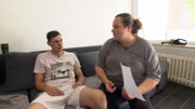 Dreifachmama Malena (27) hat sich einen Überblick über die Einnahmen und Ausgaben der Familie verschafft. Auch nach Abzug aller Fixkosten sieht ihre und Ehemann Jeromes (31) finanzielle Lage gut aus.