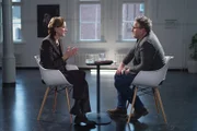 Anne Applebaum, Historikerin, Journalistin und Autorin, und Moderator Wolfram Eilenberger