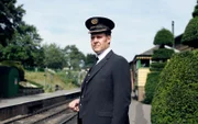 Bahnhofsvorsteher Paterson (Justin Edwards) verheimlicht der Polizei brisante Informationen.
