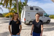 Das Abenteuer Freiheit beginnt für Anne (l.) und Anna (r.) in Yucatán, Mexiko. Sie leben von ihren Ersparnissen.
