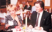 Bei einem Abendessen nimmt Monaco Franze (Helmut Fischer) Abschied von seiner Jugendliebe Elli (Gisela Schneeberger). Denn sein "Spatzl" hat beschlossen, auf die Bermudas auszuwandern. Doch eigentlich möchte Franz sein geliebtes München und die Münchenerinnen nicht verlassen...