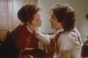 Adam (Linwood Boomer, r.) und seine Frau Mary (Melissa Sue Anderson, l.) sind sehr zufrieden mit ihrer neuen Anwaltspraxis in Walnut Grove. Schon am ersten Tag haben sie einen Auftrag erhalten.