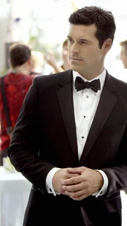 Jesse Cardoza (Eddie Cibrian) ist Gast einer Charity-Party, in dessen Verlauf ein Mann auf tragische Weise ums Leben kommt.