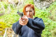 Larissa Melcher (Lisa Lena Tritscher) ist Kellnerin und ehemalige Hausbesetzerin mit einigen Vorstrafen. Stand sie in engerer Verbindung zu dem ermordeten Freund ihrer besten Freundin?