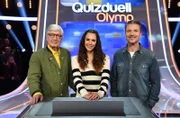 Moderatorin Esther Sedlaczek (M.) mit den Kandidaten des Teams "Schauspiel": Dem Schauspieler Christian Wolff (l.) und dem Schauspieler Hardy Krüger jr. (r.).