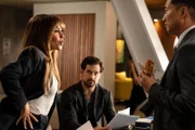 (v.l.n.r.) Max Mitchell (Vanessa Morgan); Cole Ellis (Giacomo Gianniotti); Chief Li (Terry Chen)