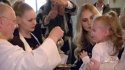 Getauft wird Anastasia, wie bereits diverse Wollny-Kinder, von Pater Anton.