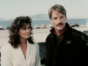 Janet, eine alte Freundin von Cody Allen (Perry King), würde sich gerne wieder mit dem attraktiven Detektiv einlassen.