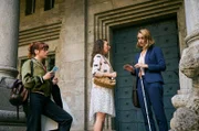 Romy Heiland (Christina Athenstädt, r.) und Tilly Vogel (Sina Reiß, l.) wissen nicht, ob sie Romys Mandantin Melli Alev (Ela Cosen, M.) glauben sollen, dass sie unschuldig ist.