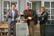 Im Rosenheimer Kommissariat ermitteln Stadler (Dieter Fischer, M.), Hansen (Igor Jeftić, l.) und Mohr (Max Müller, r.) im Mordfall an einem Autor.