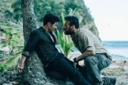 Xavier (Samuel Le Bihan, r.) versucht die Wahrheit über den Mord an Gilles aus Eddy (Samy Seghir, l.) herauszubekommen, denn er traut ihm nicht über den Weg.