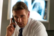 Dr. Alexander Kahnweiler (Mark Keller).