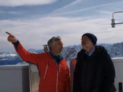 Wird Wintersport in 10, 20 oder 30 Jahren noch in den Alpen möglich sein? Ist die Wasserversorgung weiterhin gesichert? Im Schneefernerhaus auf der Zugspitze trifft Harald Lesch (r.) den Glaziologen Dr. Christoph Mayer (l.) von der Bayerischen Akademie der Wissenschaften, der spannende Antworten auf die Fragen hat.