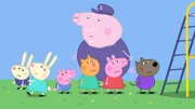 Opa Wutz (hinten) ist mit Peppa (2.v.r.) und Schorsch(3.v.l.) auf dem Spielplatz. Dort mischt er sich in die Spiele der Kinder ein, und bald tanzen ihm alle auf der Nase rum. Ob das gut geht?