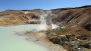 In heißen Schlammquellen treten viele Mineralien an die Oberfläche, wie hier am Vulkan Krafla.