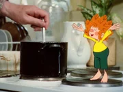 Der Pumuckl ißt zum ersten Mal Schokoladenpudding und beschließt, dass es ab jetzt immer welchen geben soll. Zur Not kocht er ihn selber ...