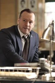 Danny (Donnie Wahlberg) ermittelt in einem brutalen Raubüberfall. Offenbar wurde das Opfer in eine heimtückische Sexfalle gelockt ...