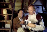 MDR Fernsehen FAMILIE DR. KLEIST II. STAFFEL FOLGE 15, am Samstag (03.11.12) um 10:20 Uhr. Christian Kleist (Francis Fulton-Smith, l.) plagen Zweifel an Marlenes Liebe, und er sucht bei seinem Onkel Johannes (Ulrich Pleitgen, r.) Rat. Der hat mit seinem eigenen Gefühlsleben derzeit ebenfalls Probleme.