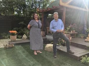 Joanne und Alan Titchmarsh  Die Verwendung des sendungsbezogenen Materials ist nur mit dem Hinweis und Verlinkung auf RTL+ gestattet.; Joanne und Alan Titchmarsh  Die Verwendung des sendungsbezogenen Materials ist nur mit dem Hinweis und Verlinkung auf RTL+ gestattet.