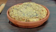 SWR Fernsehen EPOCHENKOCHEN, FOLGE 1, "Wie die Römer aßen", am Donnerstag um 14:15 Uhr. Käseauflauf im Tongefäß nach römischem Rezept.