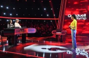 Quizmasterin Esther Sedlaczek (r.) mit den Kandidatinnen des Teams "Drehbuch": Anna Thalbach (l.) und Jutta Speidel (2.v.l.), beide sind Schauspielerinnen.