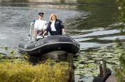 Hanna Kowollik (Marie Schöneburg, r.) und Wolf Maletzke (Christoph Grunert, l.) auf dem Weg zum Tatort.