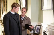 v.l. Sidney Chambers (James Norton), Geordie Keating (Robson Green)