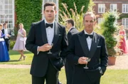 Die fünfte Staffel der Serie Grandchester spielt ein Jahr später, 1957 in Cambridge. Will Davenport (Tom Brittney, li.), Geordie Keating (Robson Green, re.)