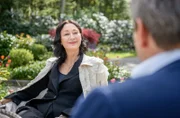 Sophia (Krista Birkner, hinten mit Dieter Bach, vorne) scheint ein Auge auf Henry zu werfen.