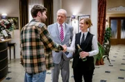 Werner (Dirk Galuba, M., mit Isabell Stern, r.) irritiert Henrys (Elias Reichert, l.) selbstbewusstes Auftreten.