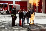 Die Zeitlos-Kinder bei der Feuerwehr Wiener Neustadt