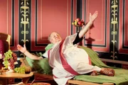 SWR Fernsehen EPOCHENKOCHEN, FOLGE 1, "Wie die Römer aßen", am Donnerstag um 14:15 Uhr. Vincent Klink genießt nicht nur das abschließende Festmahl sondern auch seinen Ausflug in die antike Welt.