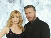 Catherine Willows (Marg Helgenberger) und Gil Grissom (William Petersen) vom CSI-Team der Polizei von Las Vegas haben einen neuen Fall: Nach einer tödlichen Schießerei flüchtet der Täter mit einer Geisel. Willie Cuttler wird zudem verdächtigt, seine Frau sowie zwei Kollegen ermordet zu haben. Als Brass den Befehl zur Stürmung gibt, fallen Schüsse und Brass sinkt getroffen zu Boden¼  +++